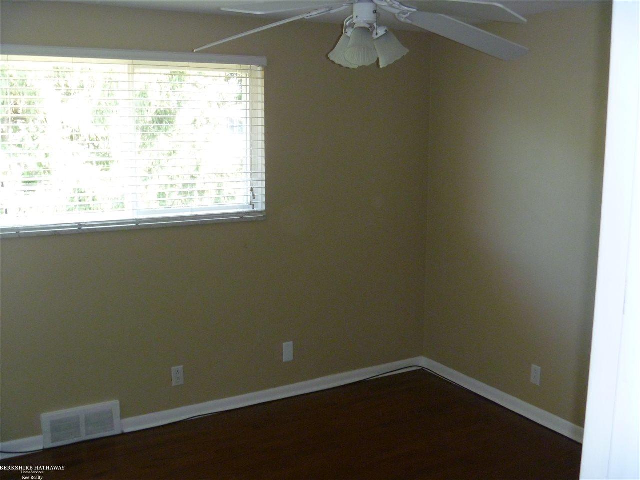 898 Canterbury Road Grosse Pointe Woods, MI 48236 - Photo 11 of 19