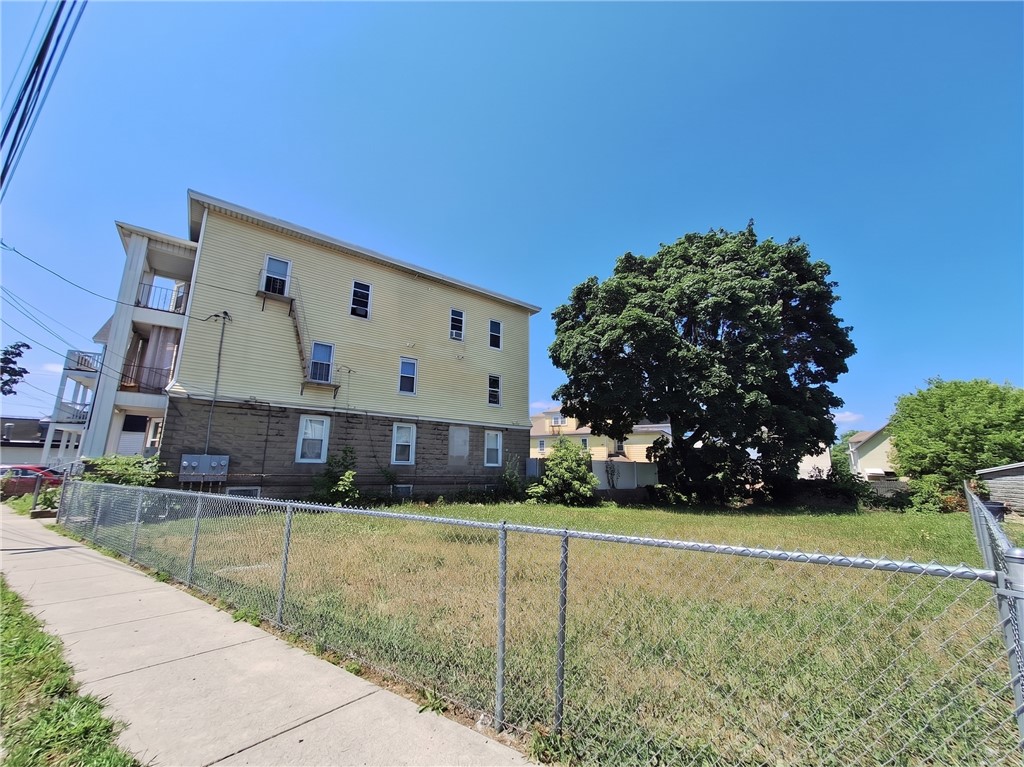18 Magnolia Street Pawtucket, RI 02860 - Photo 2 of 4