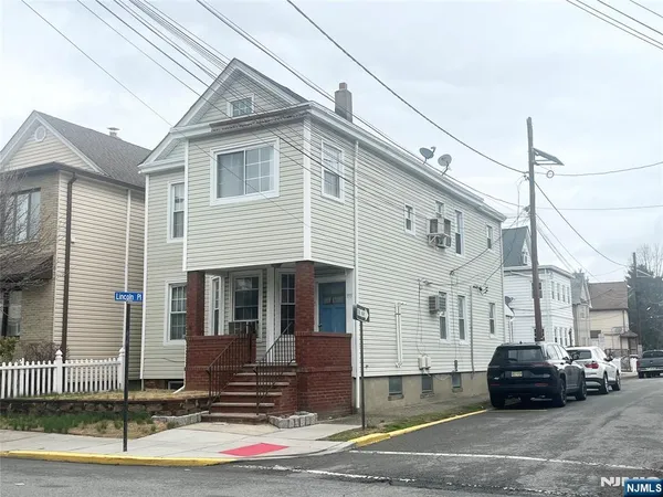 $2,350 | 193 Wallington Avenue, Unit 2, Wallington, NJ 07057