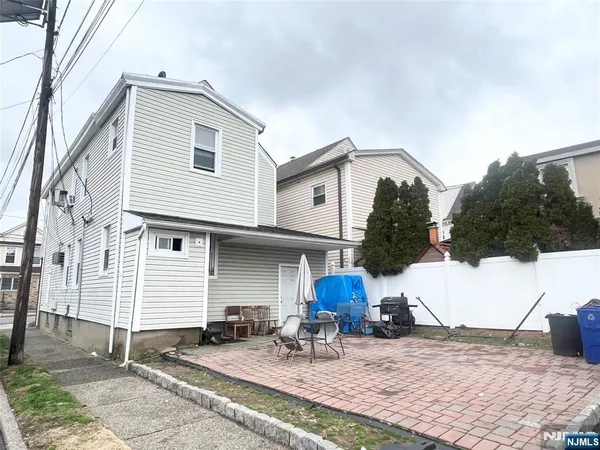 $2,350 | 193 Wallington Avenue, Unit 2, Wallington, NJ 07057
