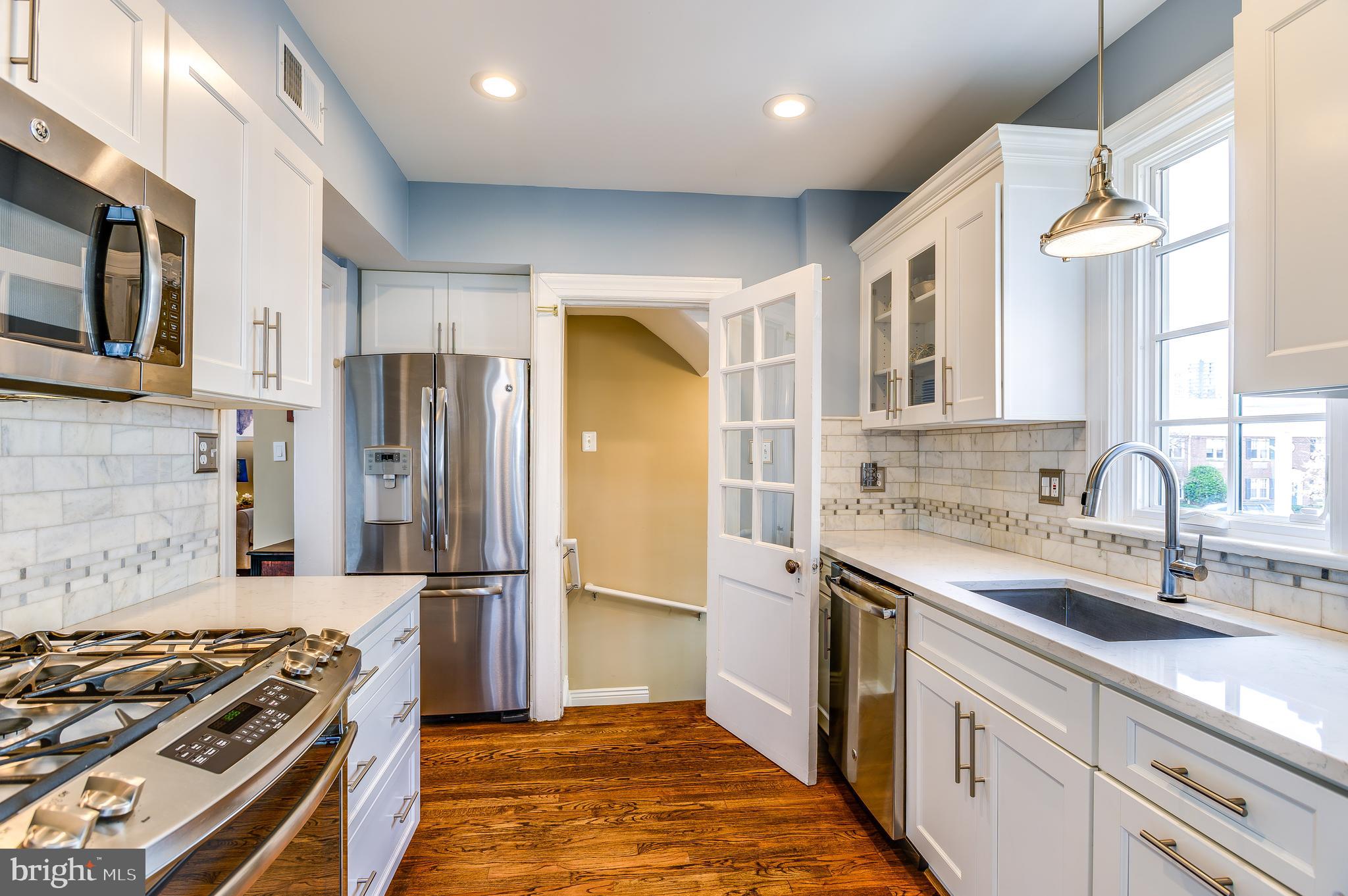 118 East Glebe Road Alexandria, VA 22305 - Photo 14 of 33 5 Burner Gas Range & Stainless Steel Appliances