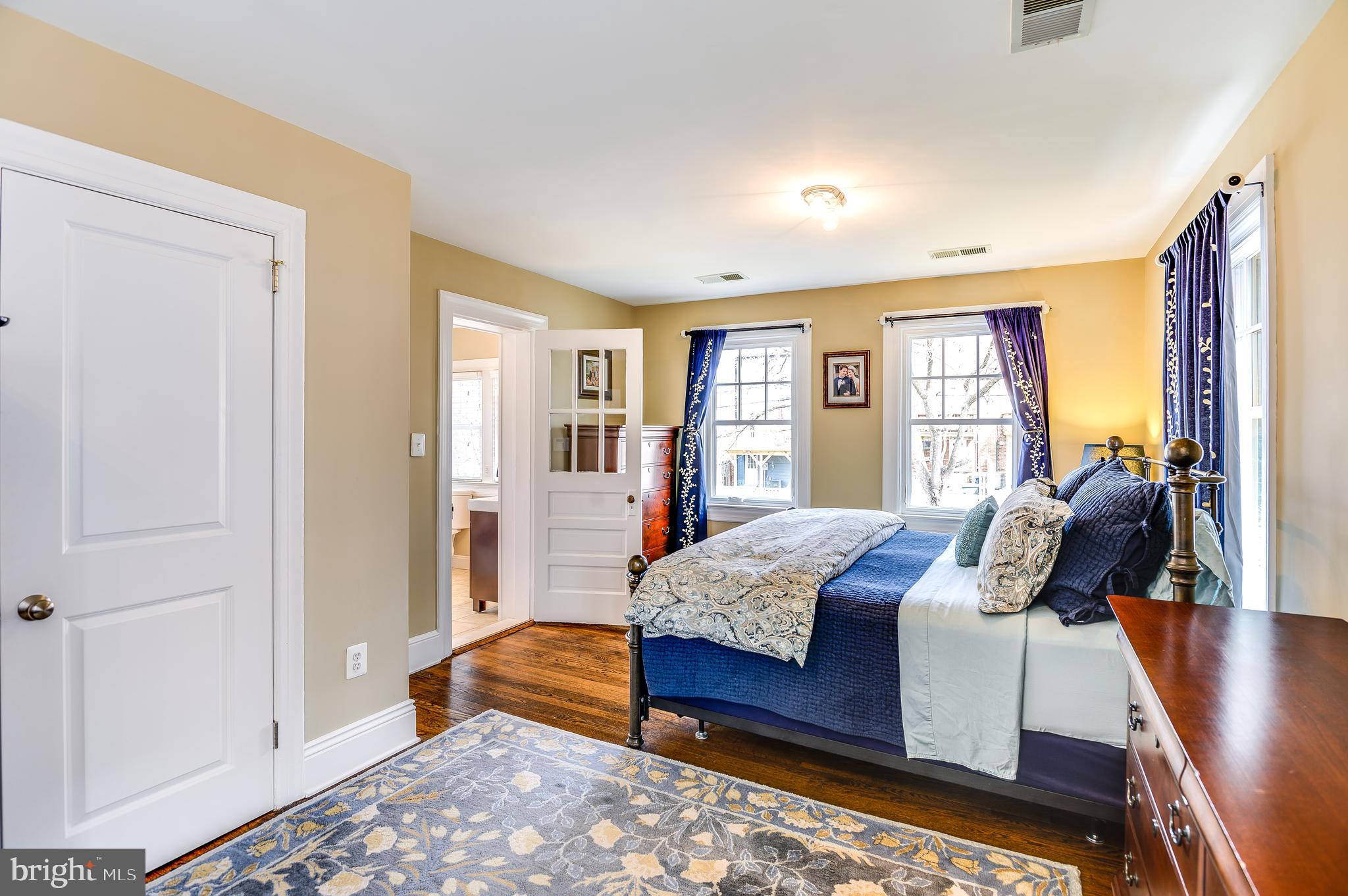 118 East Glebe Road Alexandria, VA 22305 - Photo 17 of 33 Spacious Master Bedroom