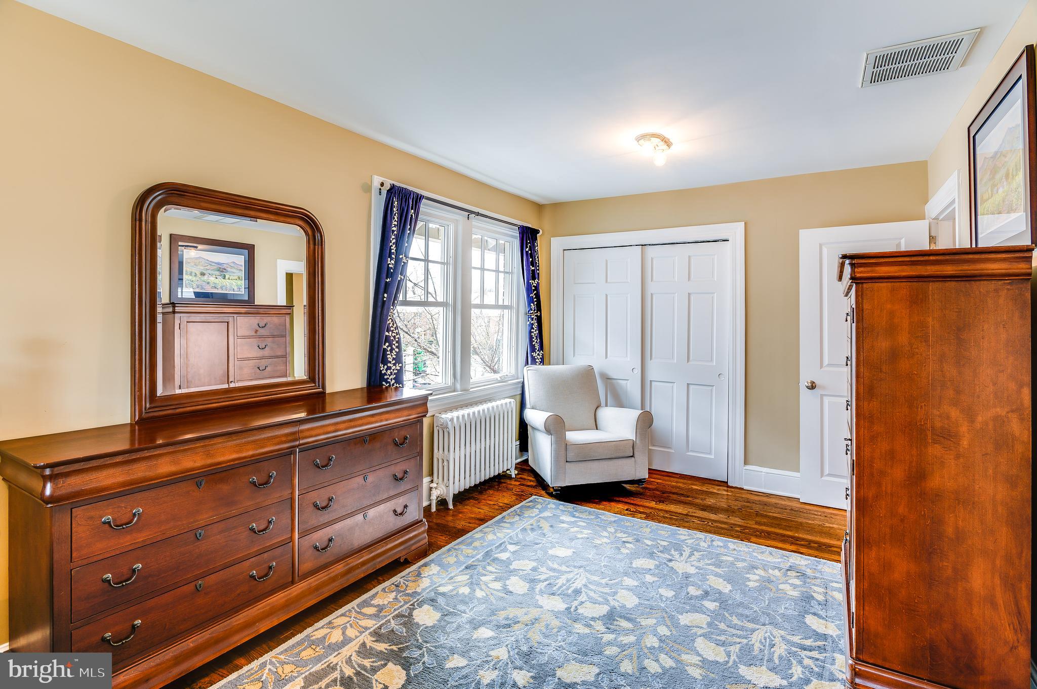 118 East Glebe Road Alexandria, VA 22305 - Photo 18 of 33 Master Bedroom with Walk-in Closets