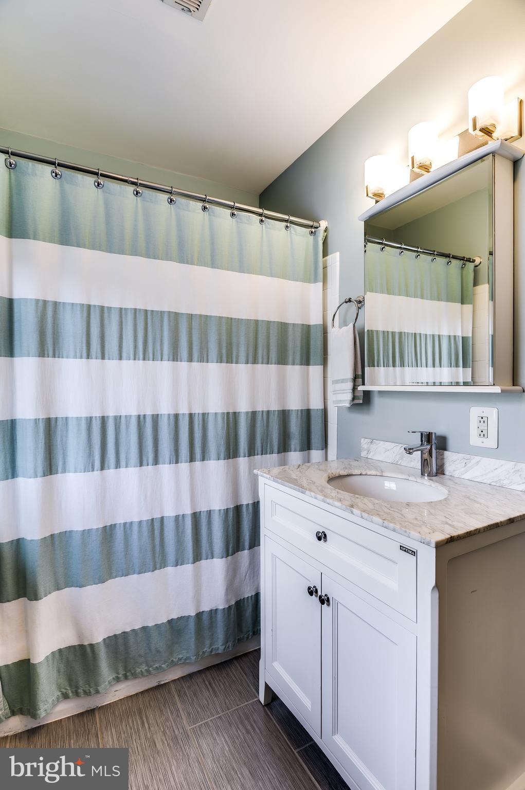 118 East Glebe Road Alexandria, VA 22305 - Photo 24 of 33 Second Full Bath Renovated 2014