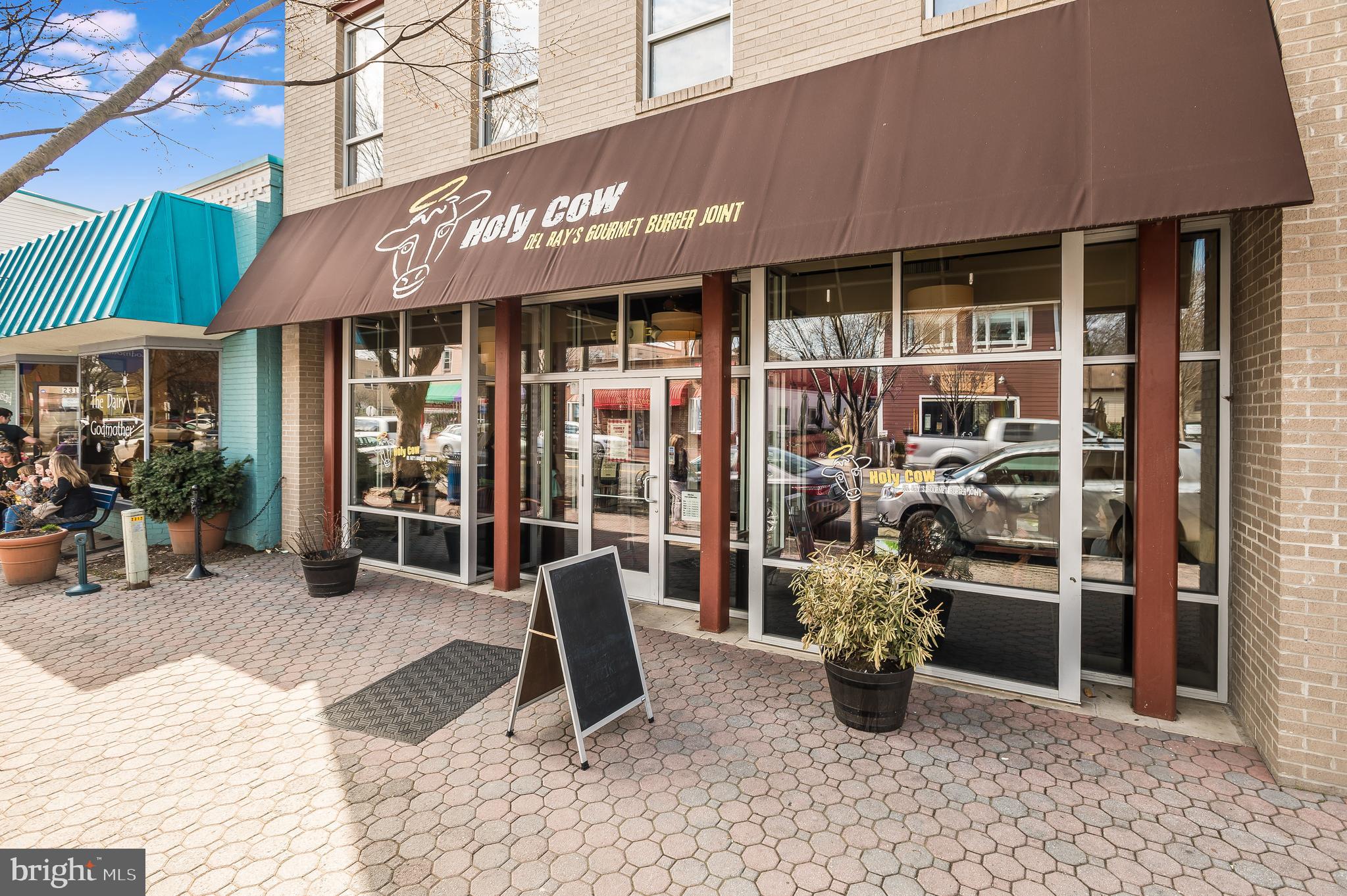 118 East Glebe Road Alexandria, VA 22305 - Photo 29 of 33 Near Restaurants