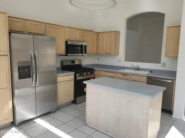 $1,950 | 8252 West Willow Avenue, Peoria, AZ 85381