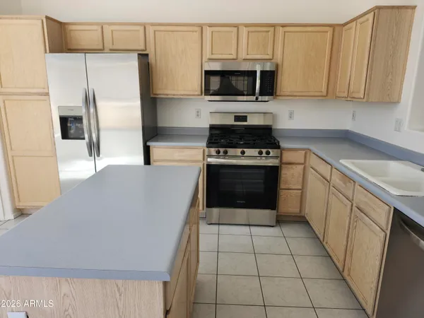 $1,950 | 8252 West Willow Avenue, Peoria, AZ 85381