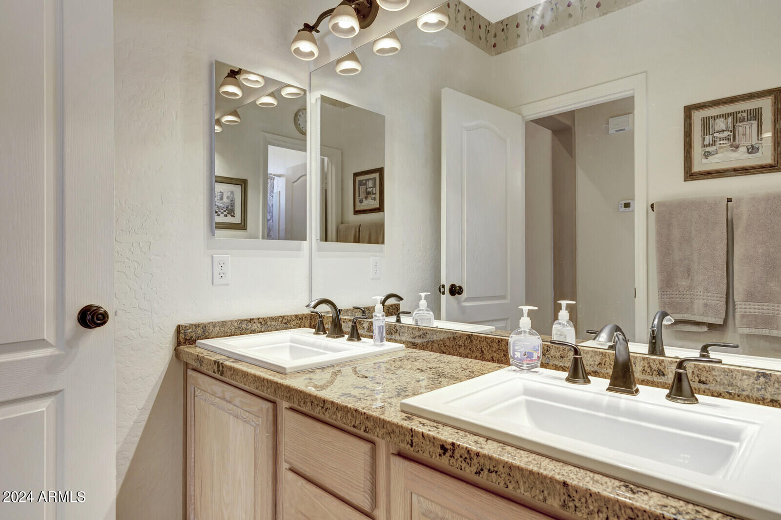 4343 East Mossman Drive Phoenix, AZ 85050 - Photo 17 of 36 40_4343_East_Mossman_Drive__28_mls