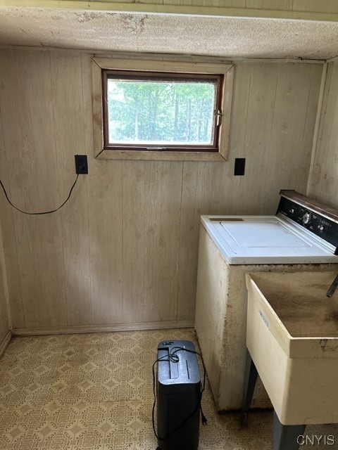 3008 Groth Road Murray, NY 14470 - Photo 18 of 34 Laundry room with mudroom
