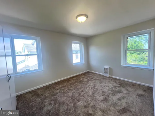 $289,900 | 617 3rd Street, Beverly, NJ 08010