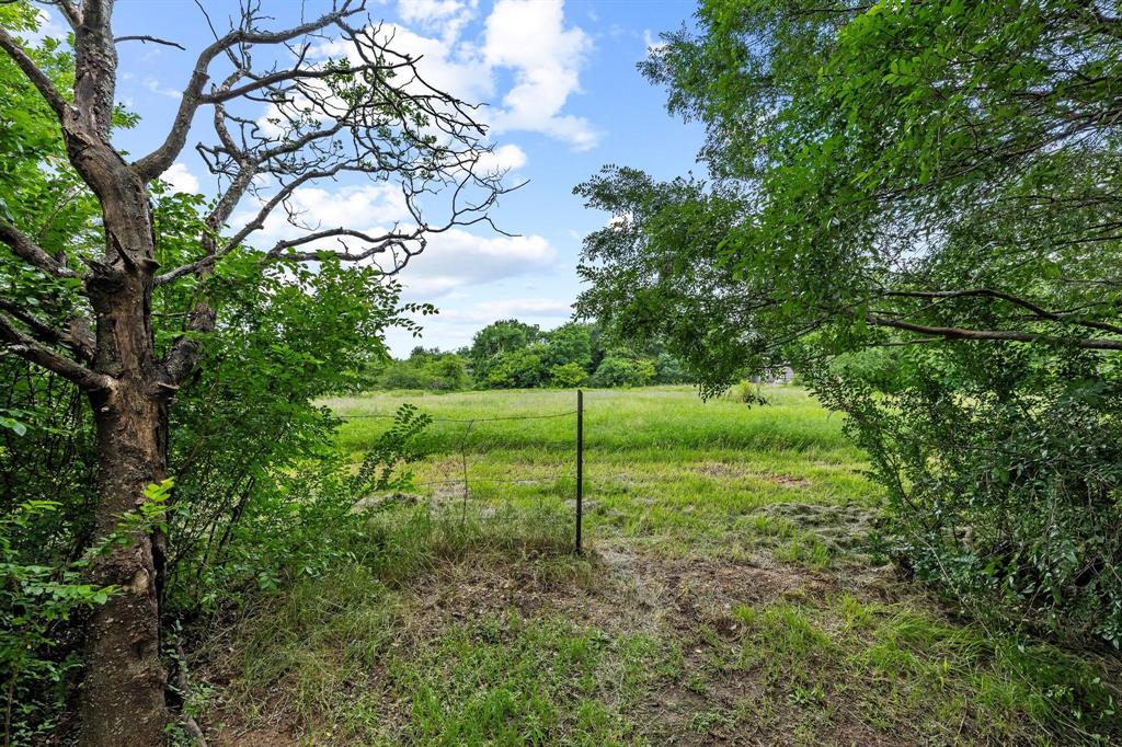 2406 Loy Lake Road Denison, TX 75020 - Photo 29 of 33