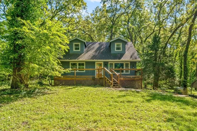 $395,000 | 5903 Northwest Walnut Creek Drive, Parkville, MO 64152