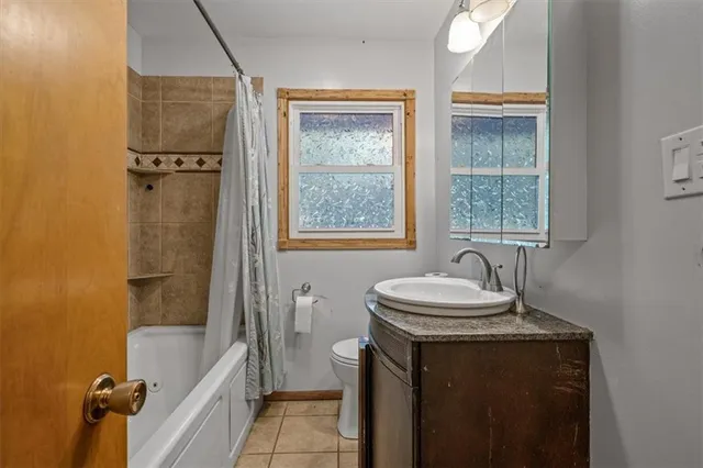 $395,000 | 5903 Northwest Walnut Creek Drive, Parkville, MO 64152