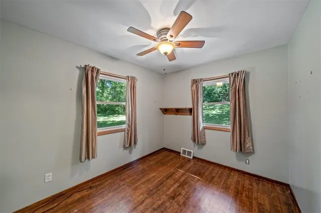 $395,000 | 5903 Northwest Walnut Creek Drive, Parkville, MO 64152