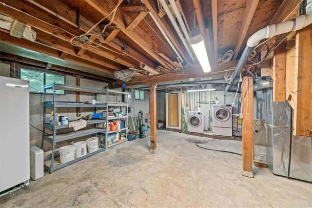 $395,000 | 5903 Northwest Walnut Creek Drive, Parkville, MO 64152