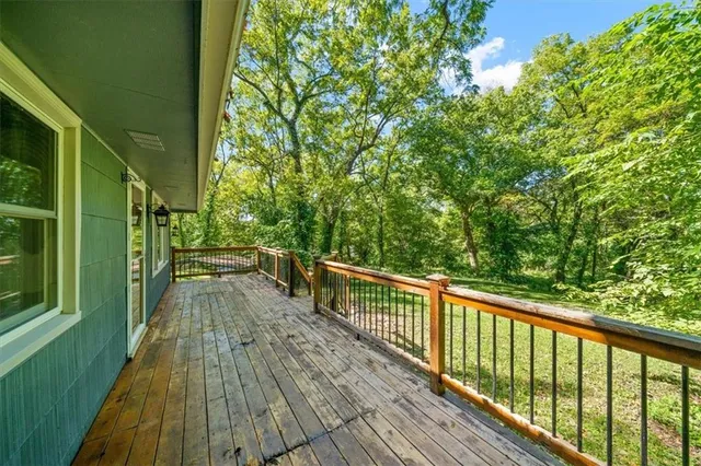 $395,000 | 5903 Northwest Walnut Creek Drive, Parkville, MO 64152