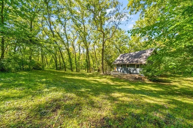 $395,000 | 5903 Northwest Walnut Creek Drive, Parkville, MO 64152