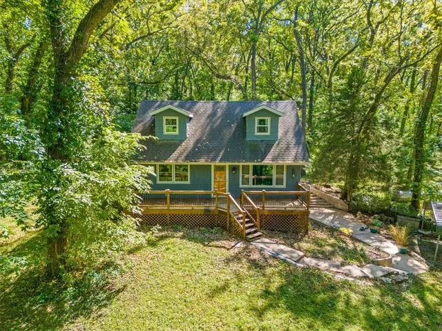 $395,000 | 5903 Northwest Walnut Creek Drive, Parkville, MO 64152