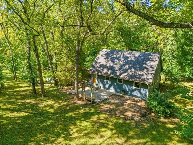 $395,000 | 5903 Northwest Walnut Creek Drive, Parkville, MO 64152