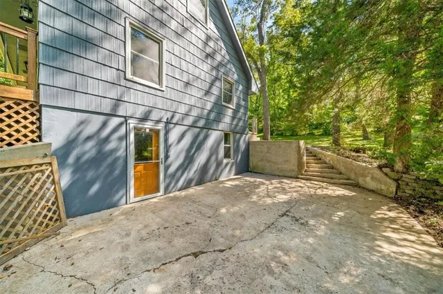 $395,000 | 5903 Northwest Walnut Creek Drive, Parkville, MO 64152