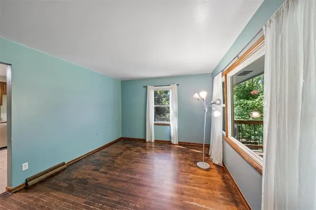 $395,000 | 5903 Northwest Walnut Creek Drive, Parkville, MO 64152