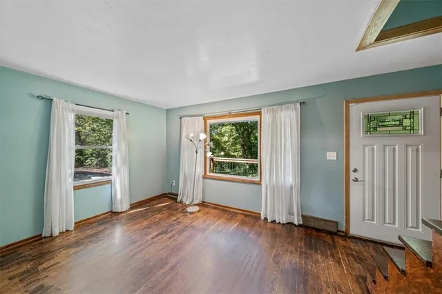 $395,000 | 5903 Northwest Walnut Creek Drive, Parkville, MO 64152