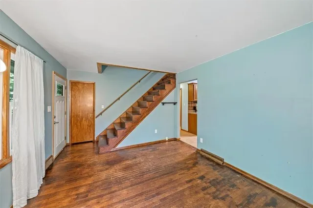 $395,000 | 5903 Northwest Walnut Creek Drive, Parkville, MO 64152