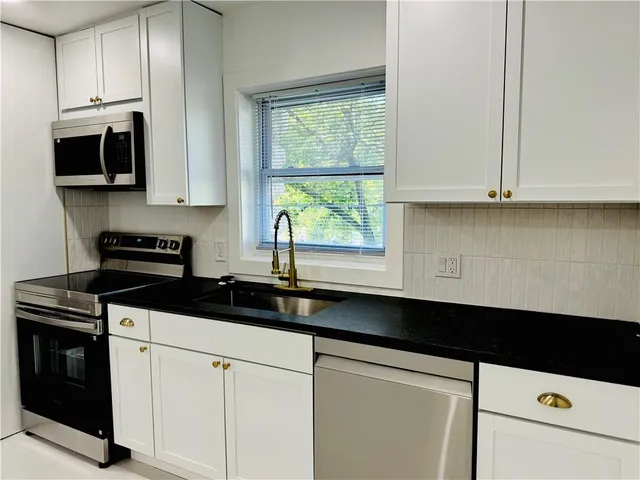 $2,600 | 2706 East 36th Street, Kansas City, MO 64128