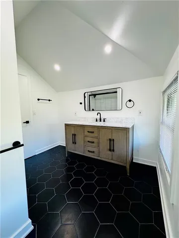 $2,600 | 2706 East 36th Street, Kansas City, MO 64128