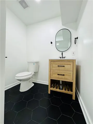 $2,600 | 2706 East 36th Street, Kansas City, MO 64128