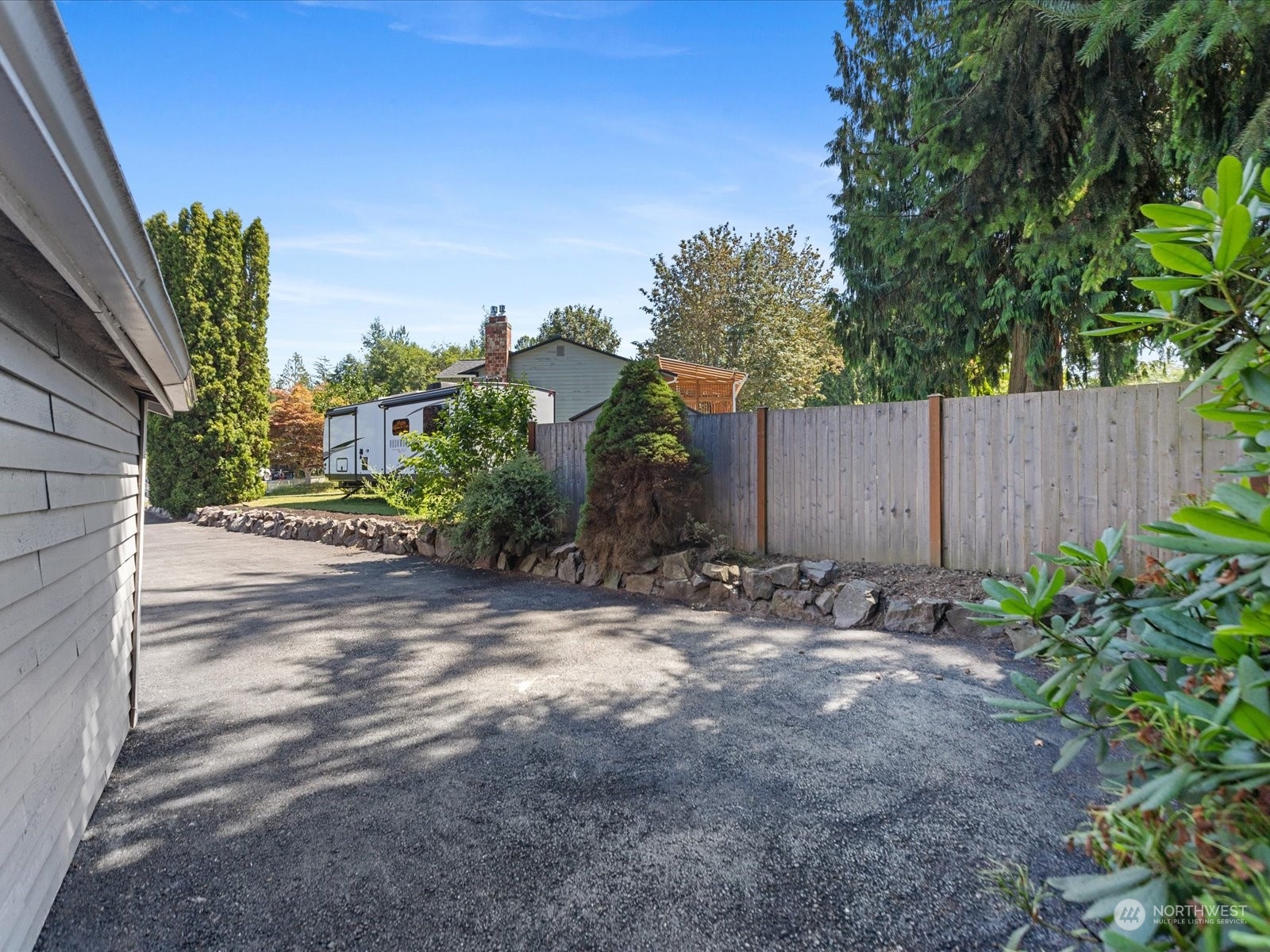 19124 27th Drive Southeast Bothell, WA 98012 - Photo 24 of 35 a backyard of a house