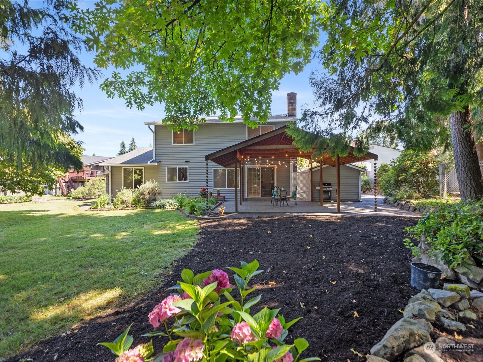 19124 27th Drive Southeast Bothell, WA 98012 - Photo 27 of 35 a front view of a house with garden