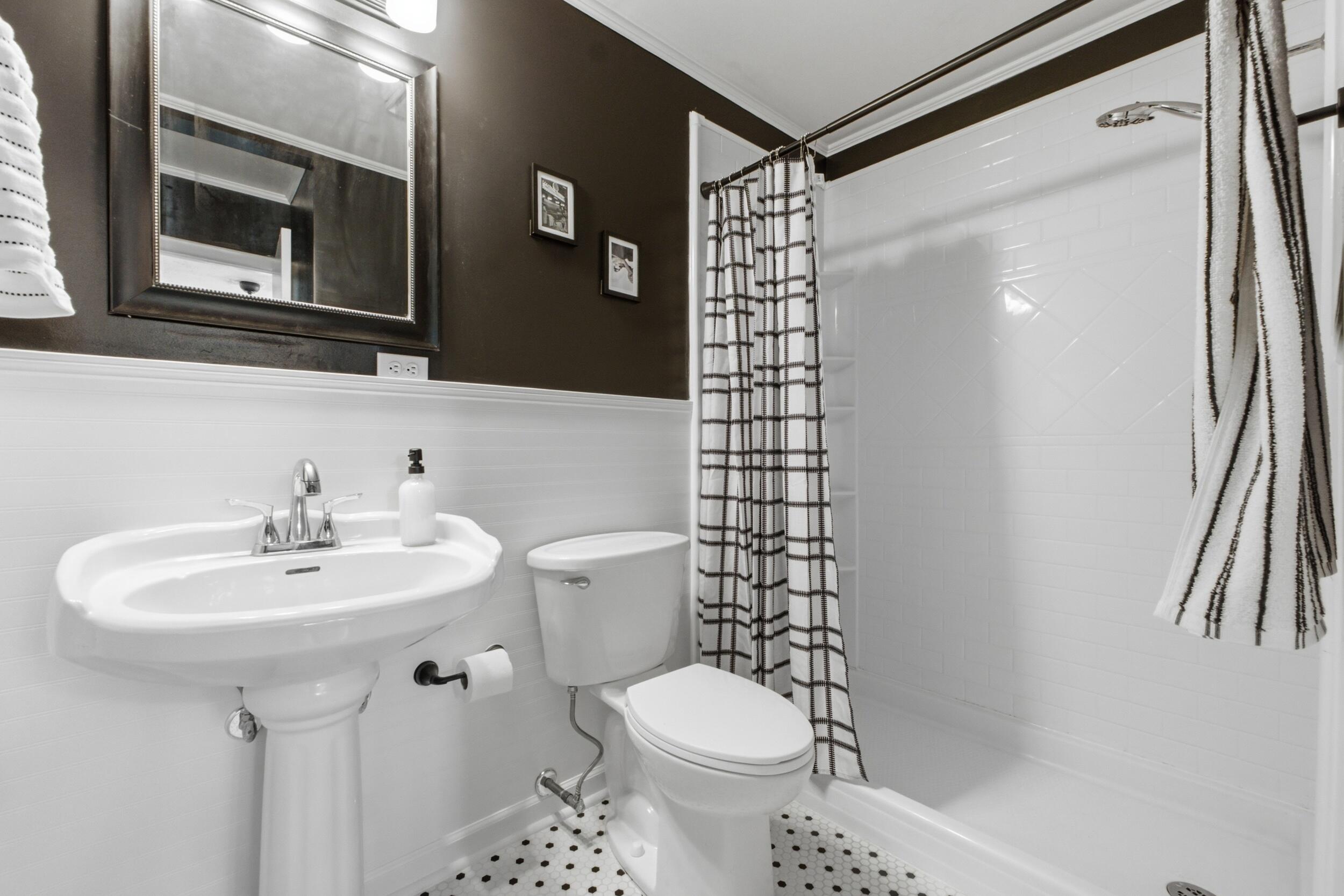 8228 Pine Ridge Road Ooltewah, TN 37363 - Photo 20 of 26 Bath Ensuite