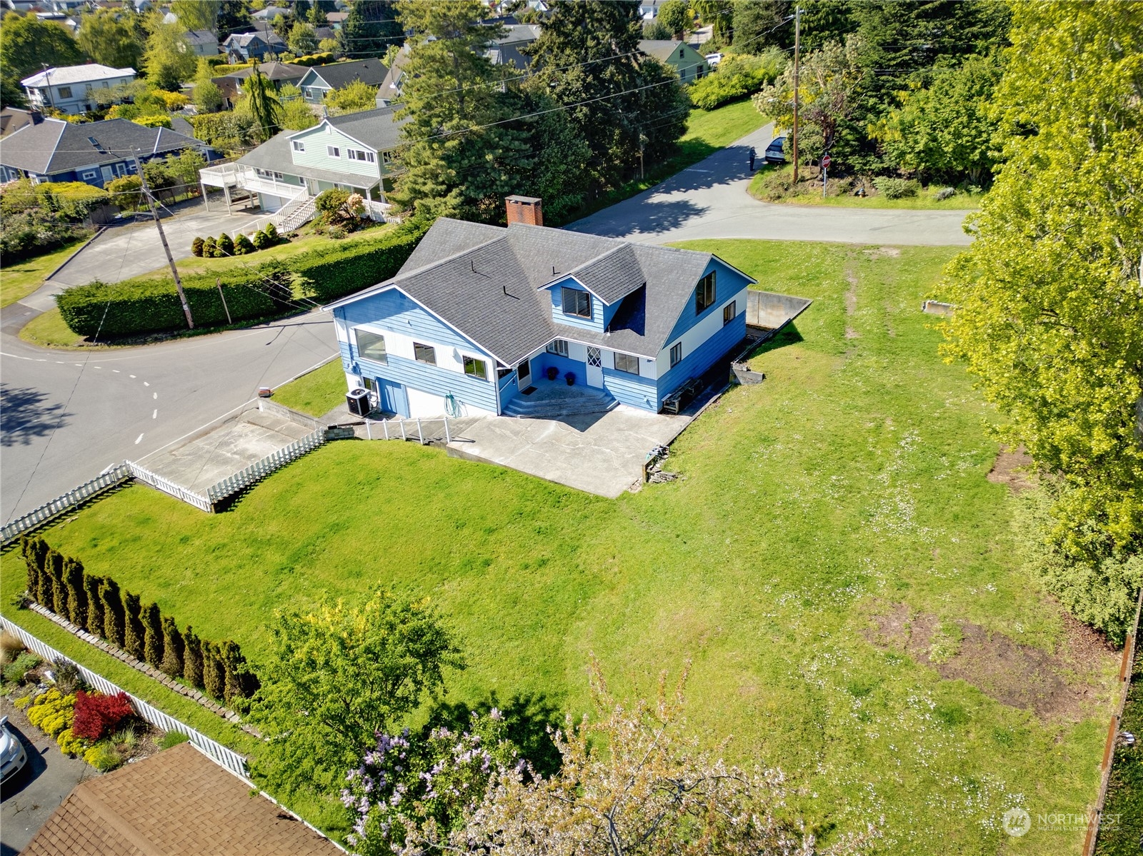an aerial view of a house with yard swimming pool and outdoor seating
