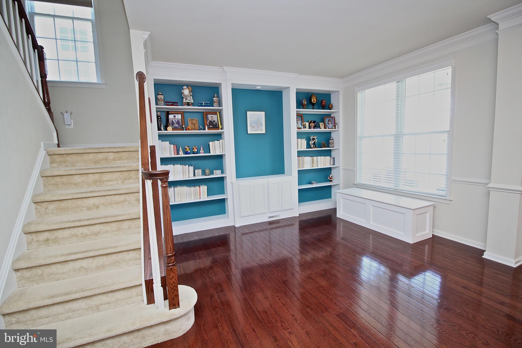 15221 Londons Bridge Road Haymarket, VA 20169 - Photo 13 of 44 Built in book cases