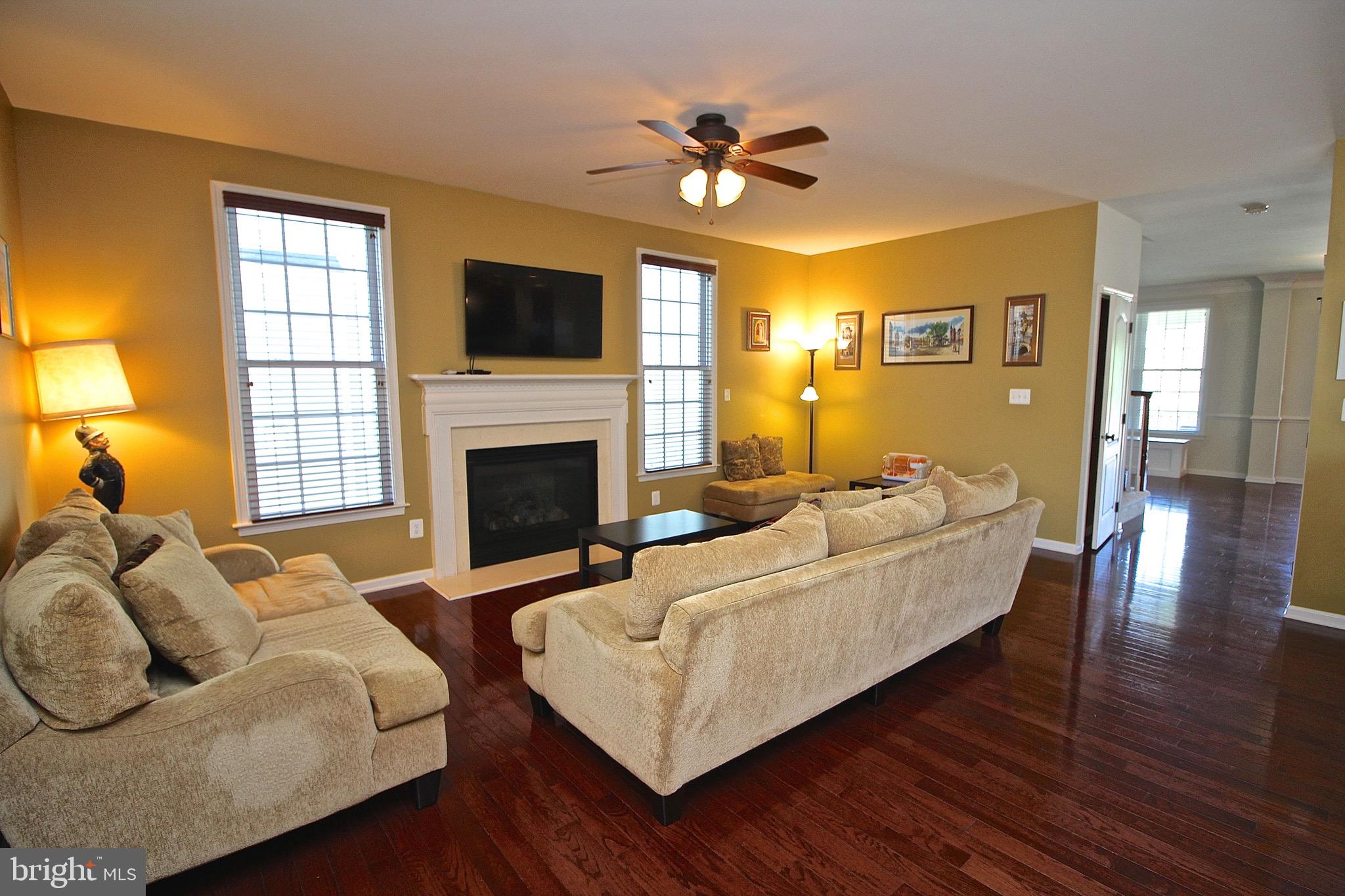15221 Londons Bridge Road Haymarket, VA 20169 - Photo 14 of 44 Family room open to kitchen