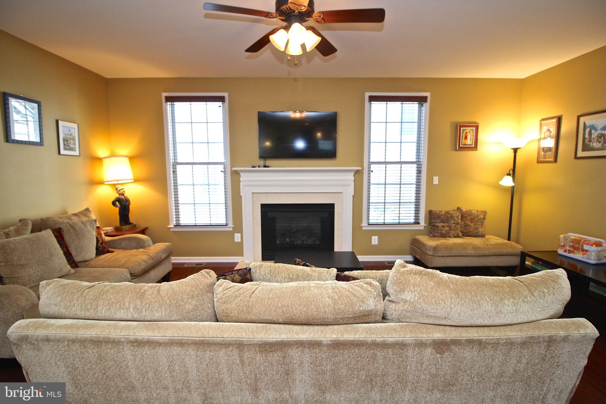 15221 Londons Bridge Road Haymarket, VA 20169 - Photo 15 of 44 Family room with gas fireplace