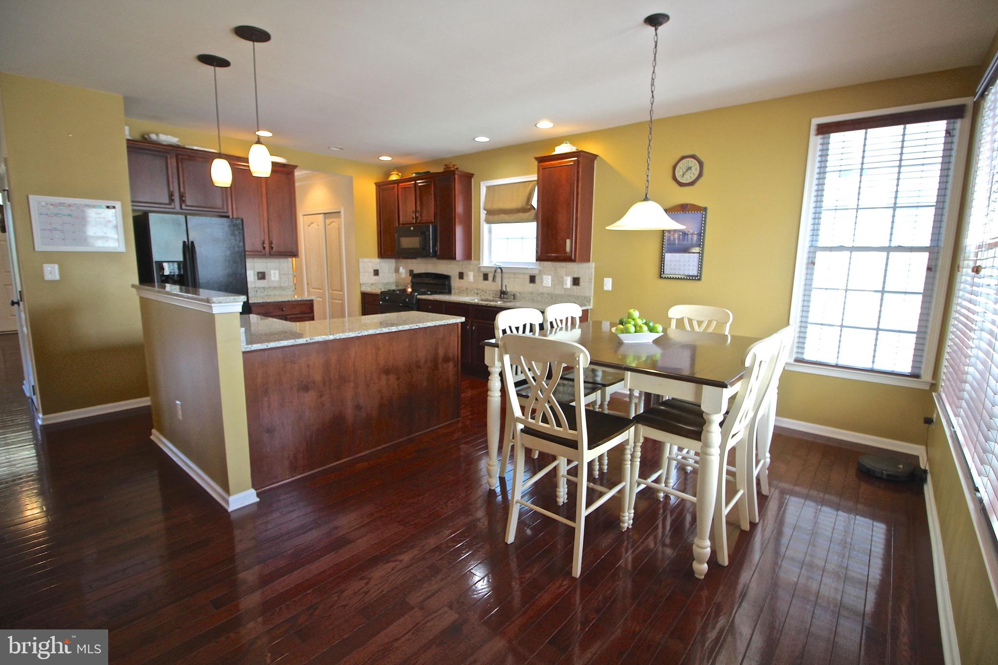 15221 Londons Bridge Road Haymarket, VA 20169 - Photo 18 of 44 Open kitchen and eating area