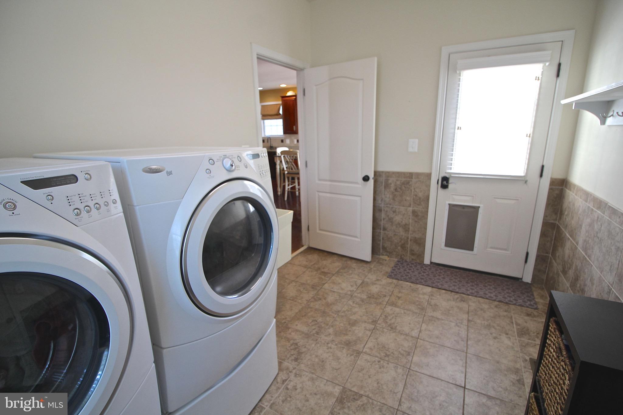 15221 Londons Bridge Road Haymarket, VA 20169 - Photo 21 of 44 Main level laundry room