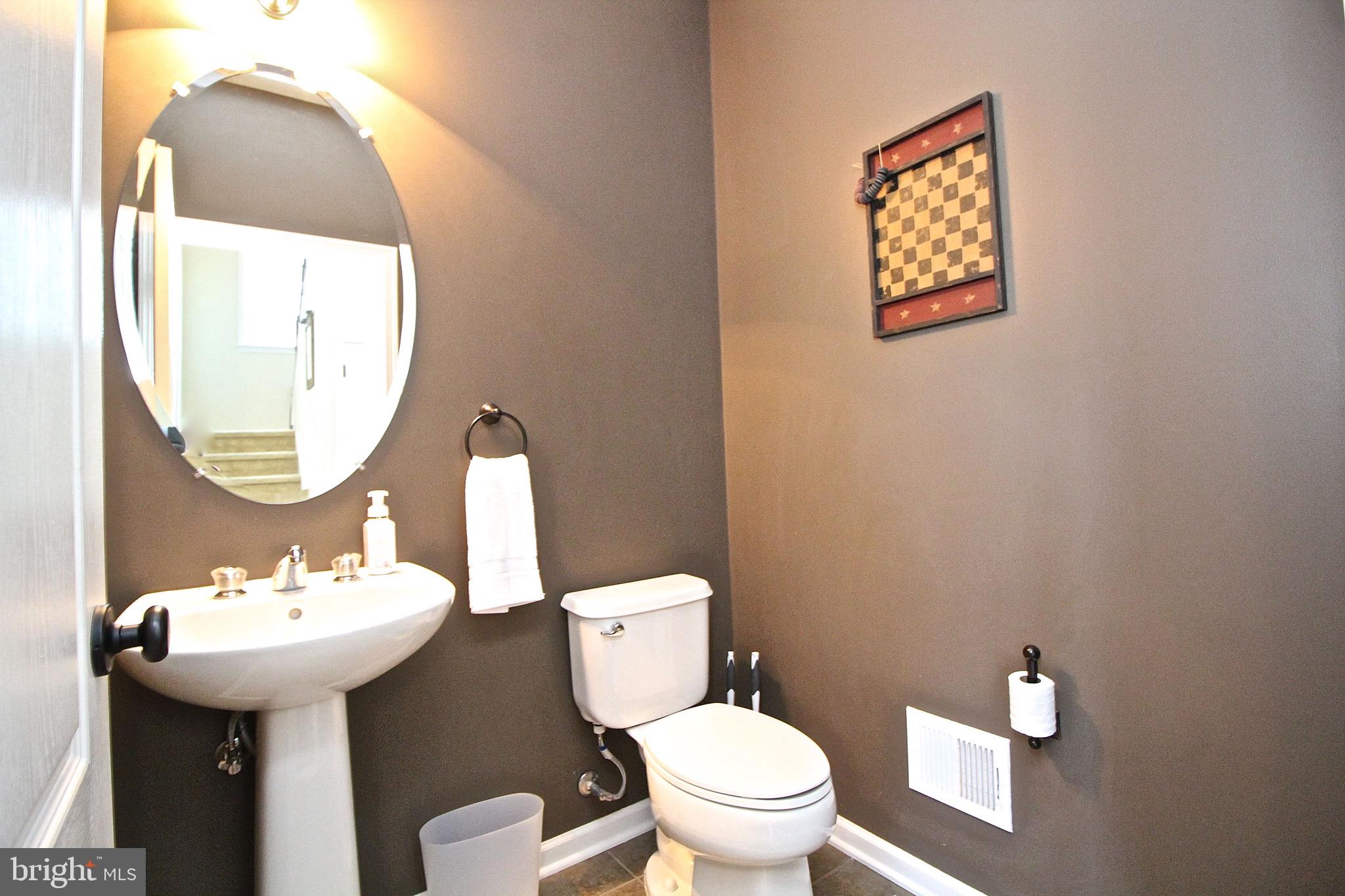 15221 Londons Bridge Road Haymarket, VA 20169 - Photo 23 of 44 Powder room on main