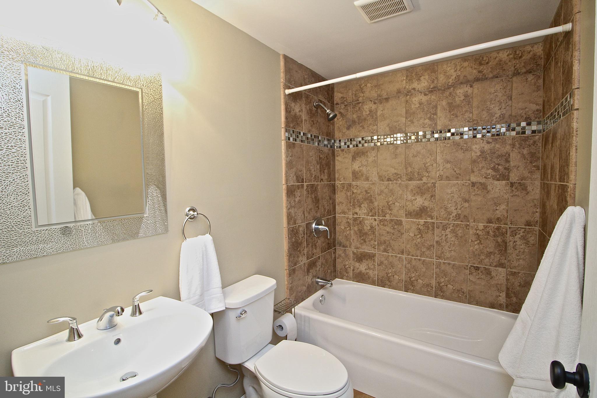 15221 Londons Bridge Road Haymarket, VA 20169 - Photo 32 of 44 Lower level full bathroom