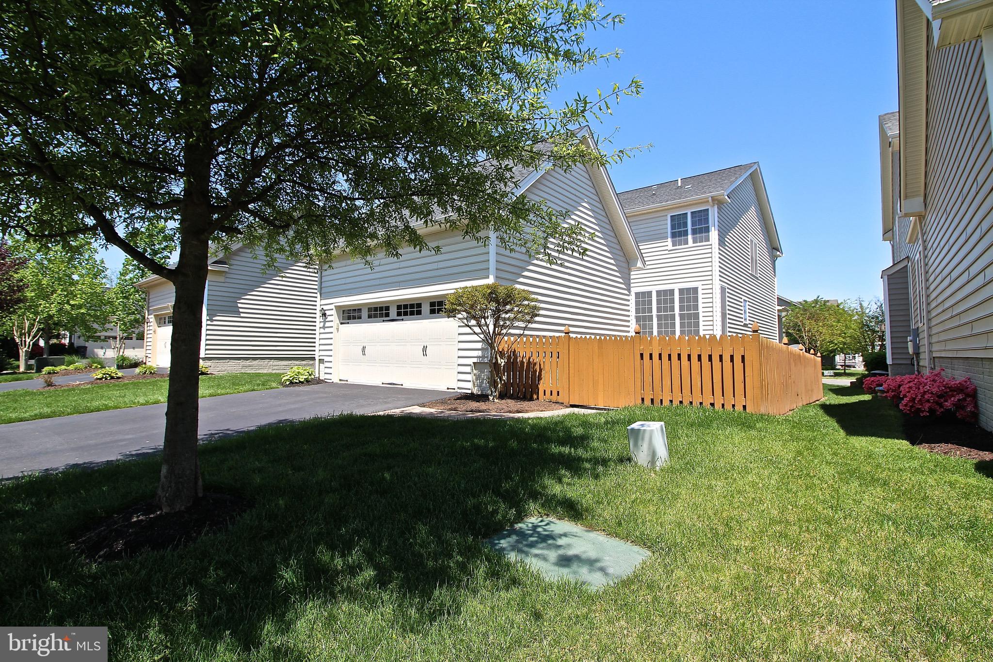 15221 Londons Bridge Road Haymarket, VA 20169 - Photo 8 of 44 Two car garage