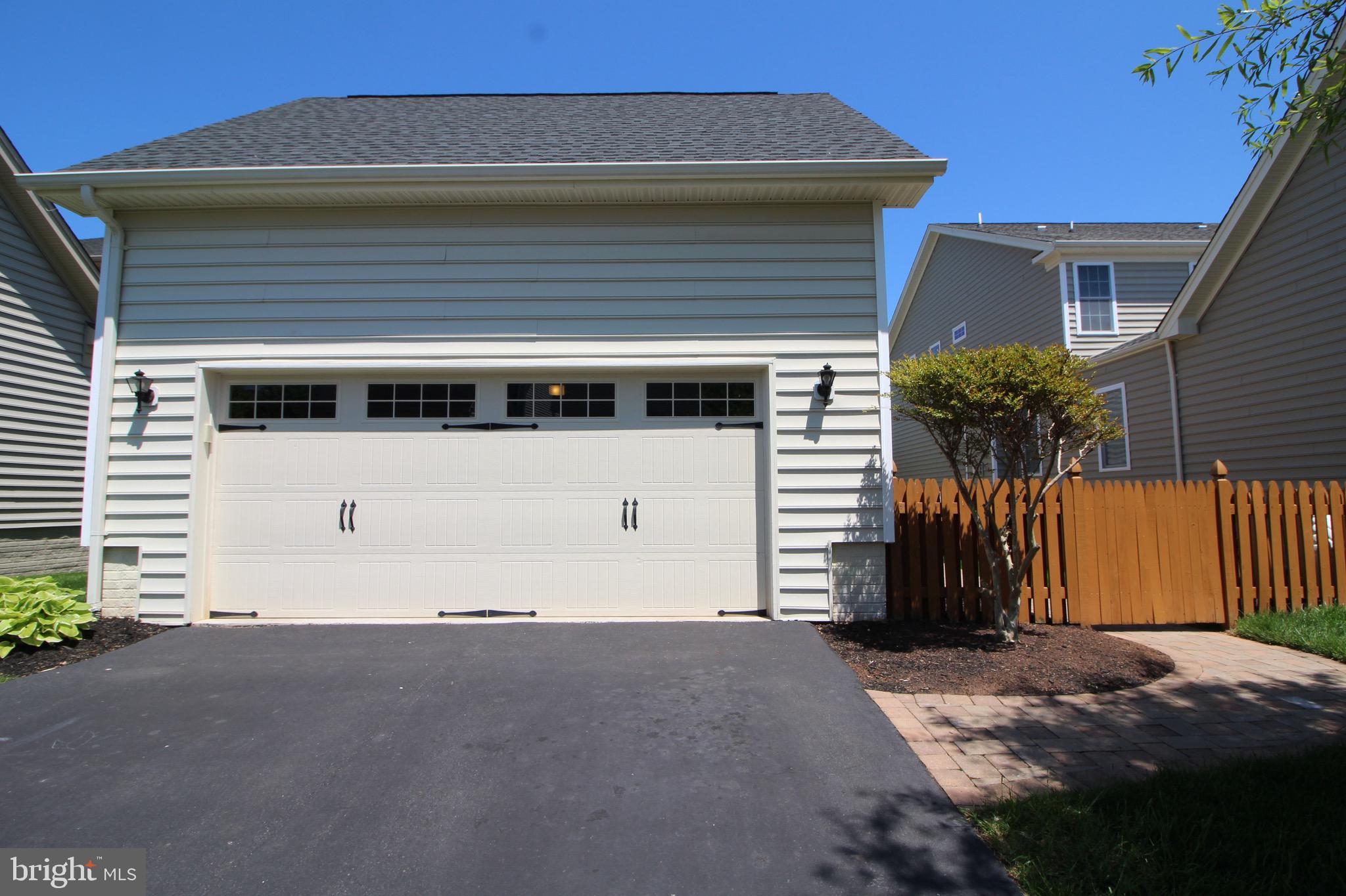 15221 Londons Bridge Road Haymarket, VA 20169 - Photo 9 of 44 Two car garage