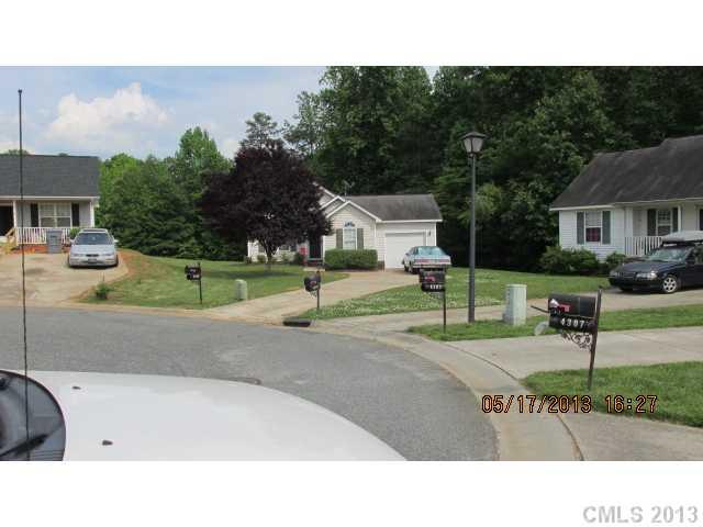 4307 Lothar Ridge Lane Charlotte, NC 28216 - Photo 3 of 10 Gallery Image 3