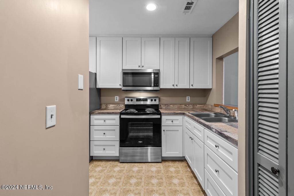 3801 Crown Point Road, Unit 1104 Jacksonville, FL 32257 - Photo 7 of 36 3801 Crown Point-11