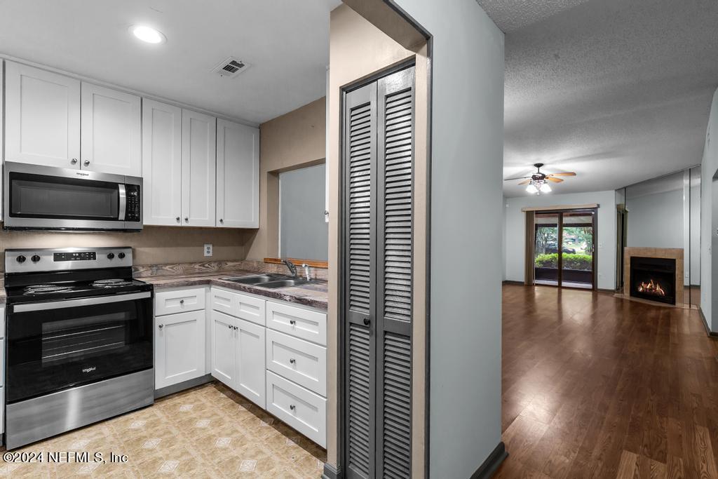 3801 Crown Point Road, Unit 1104 Jacksonville, FL 32257 - Photo 8 of 36 3801 Crown Point-10