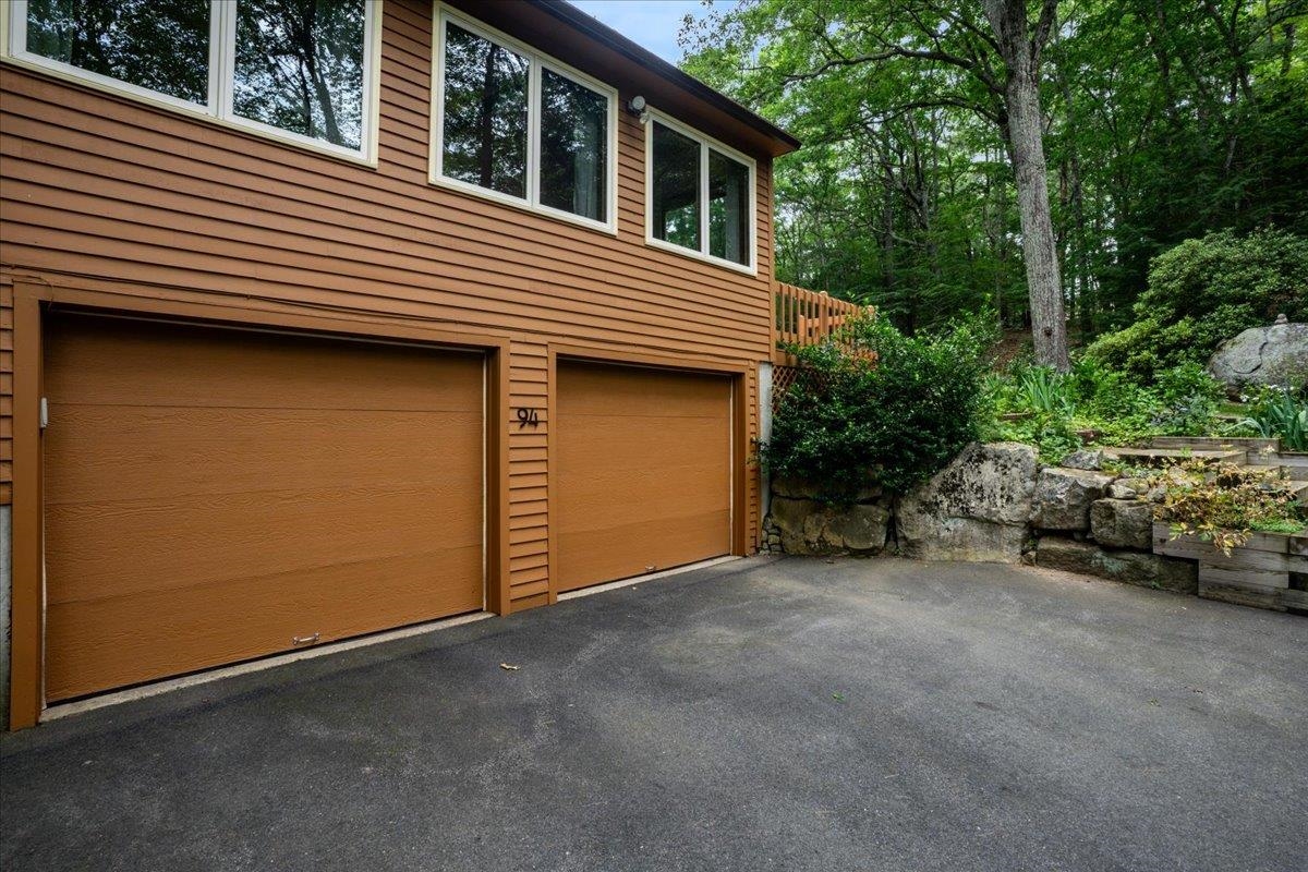 94 Baboosic Lake Road Amherst, NH 03031 - Photo 4 of 47 Gallery Image 4
