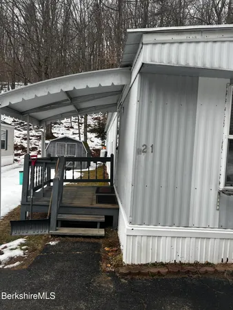 a view of entryway with stairs