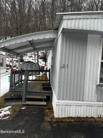 a view of entryway with stairs