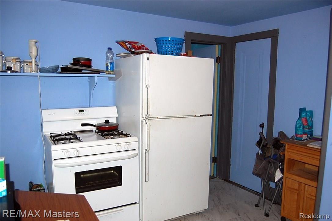 3994 Will Carleton Road Flat Rock, MI 48134 - Photo 13 of 24 Upstairs unit Kitchen